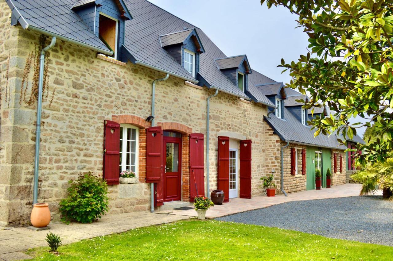 La Pichonniere Bed & Breakfast Isigny-le-Buat Ngoại thất bức ảnh