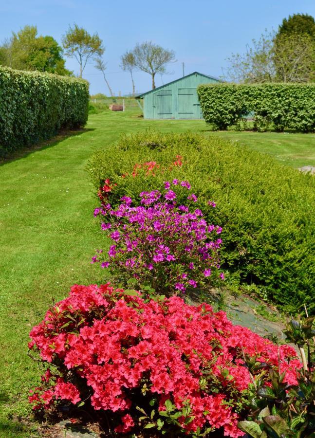 La Pichonniere Bed & Breakfast Isigny-le-Buat Ngoại thất bức ảnh